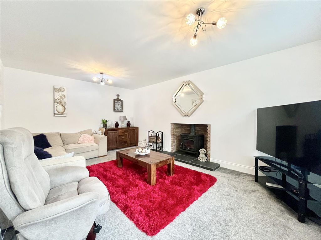 Property photo 2 of 39