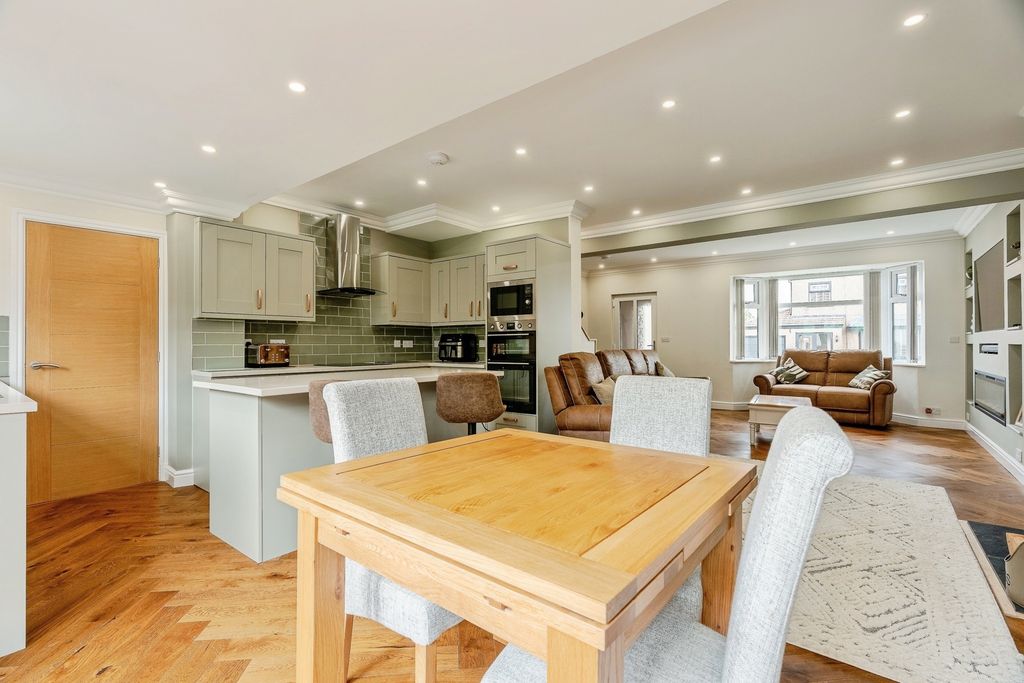 Property photo 3 of 29 Pbox-Img.Jpg