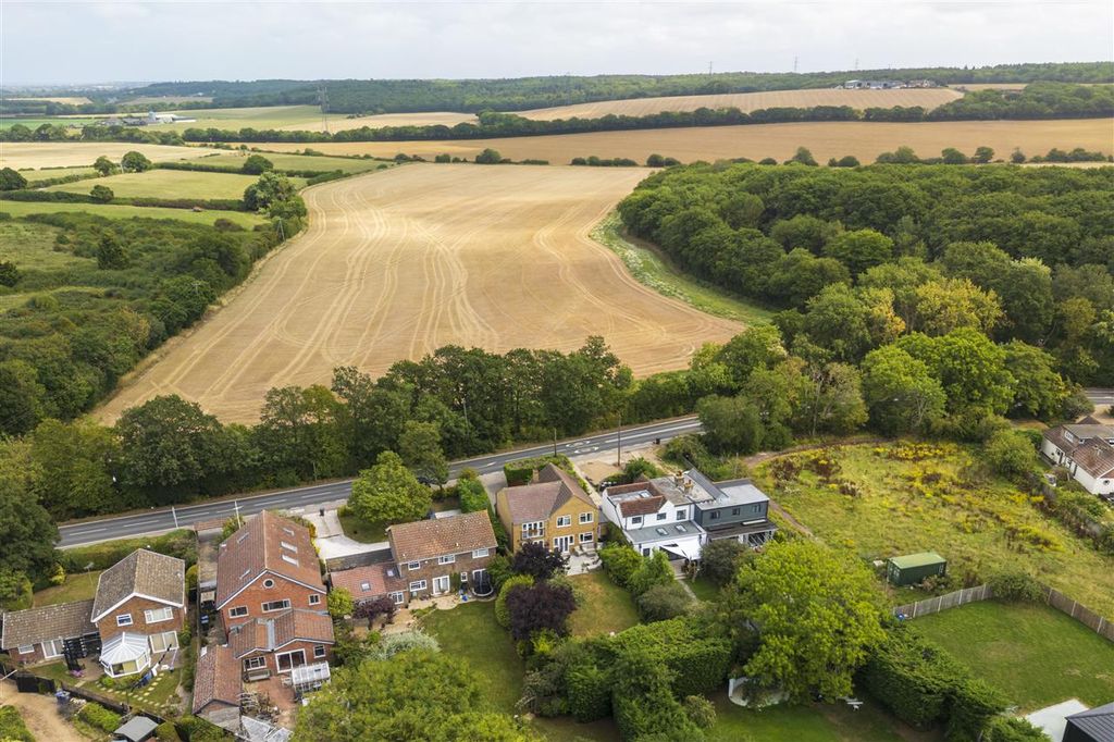 Property photo 2 of 32