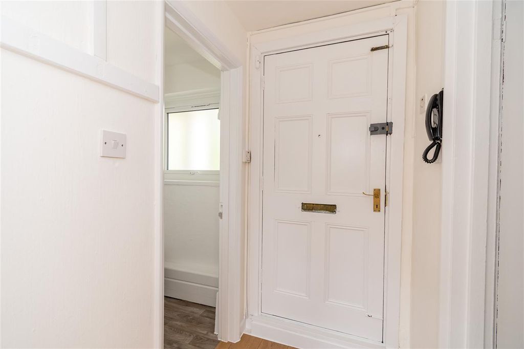 Property photo 2 of 11 Hall
