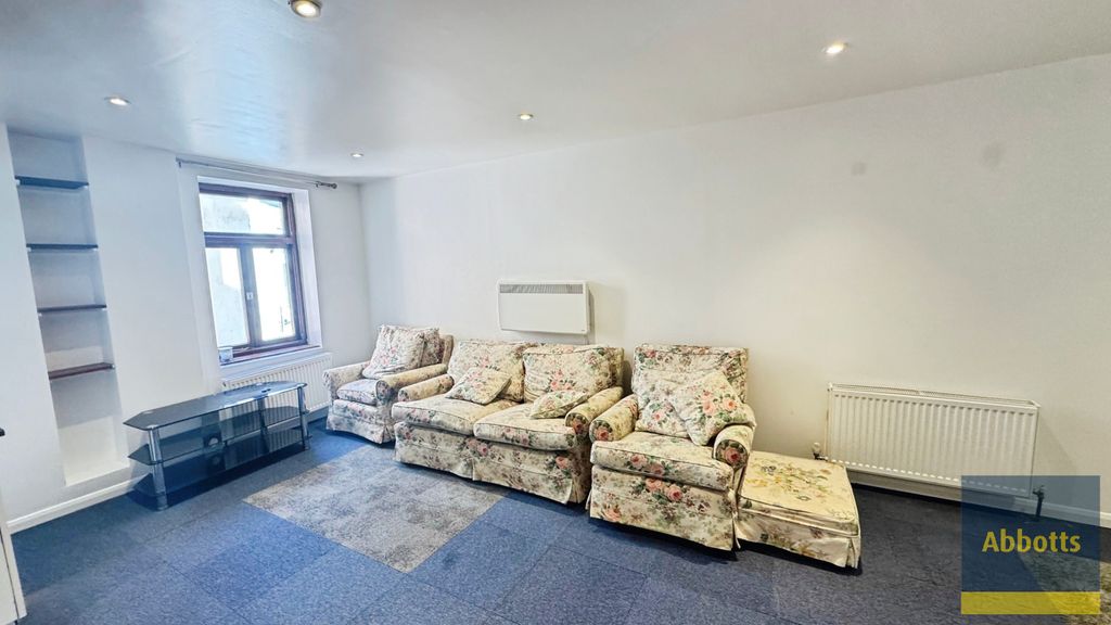 Property photo 3 of 4