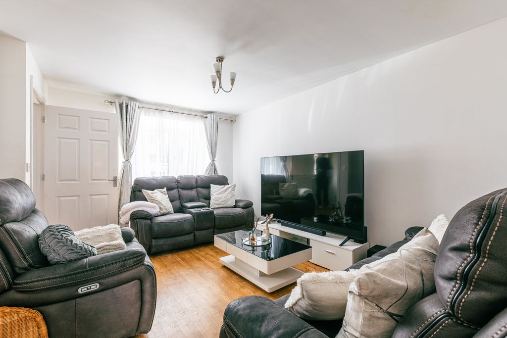 Property photo 3 of 18 3