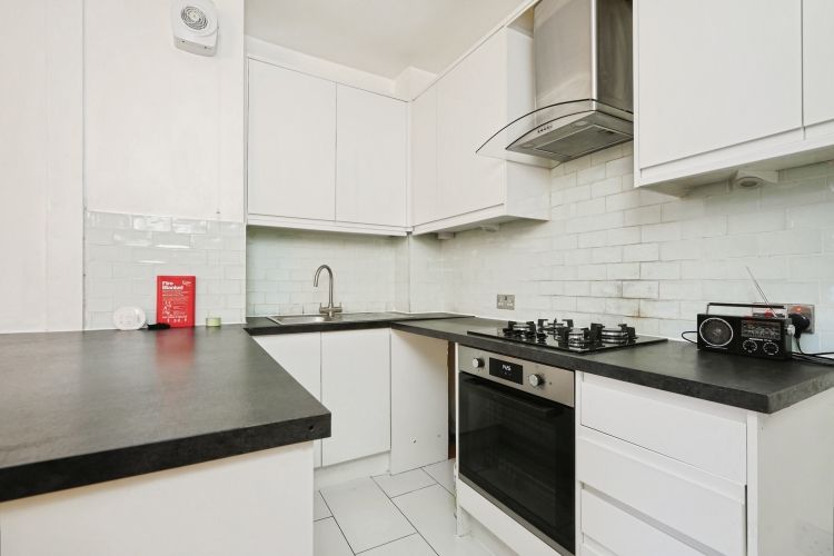 Property photo 2 of 7 18Calthorperoadox...