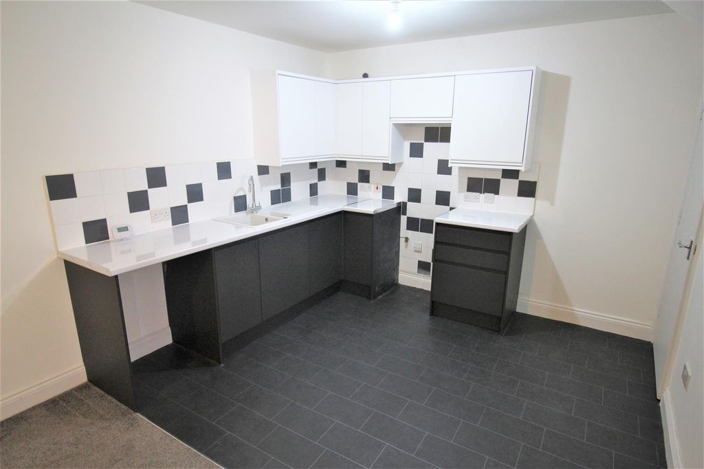 Property photo 3 of 7 Kit.Jpg