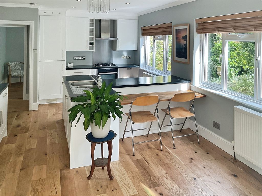 Property photo 3 of 26