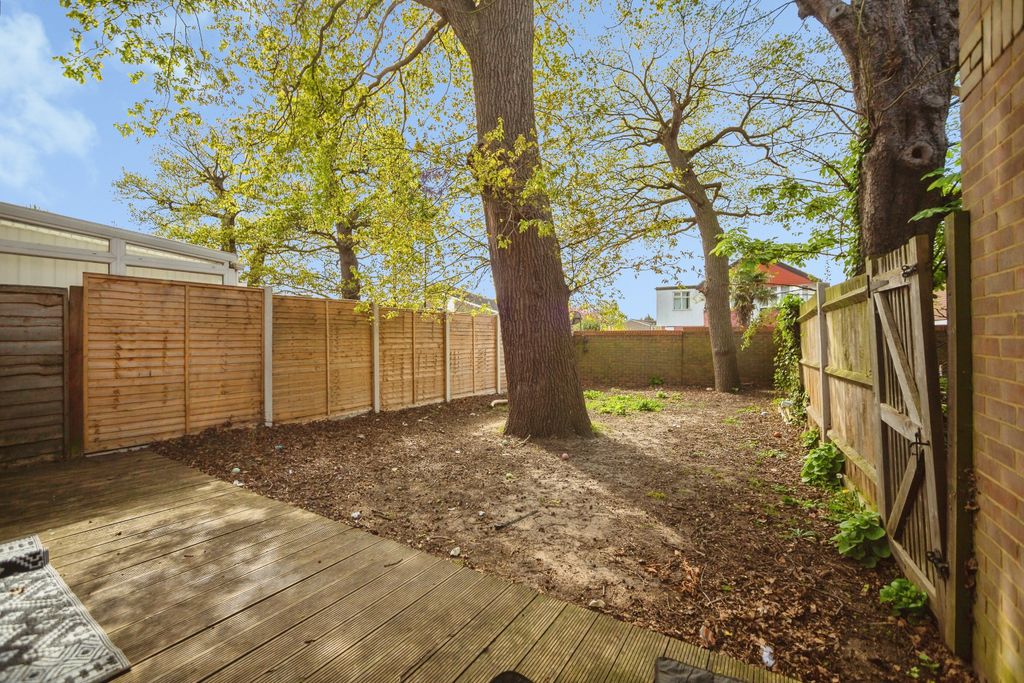 Property photo 2 of 14 Garden