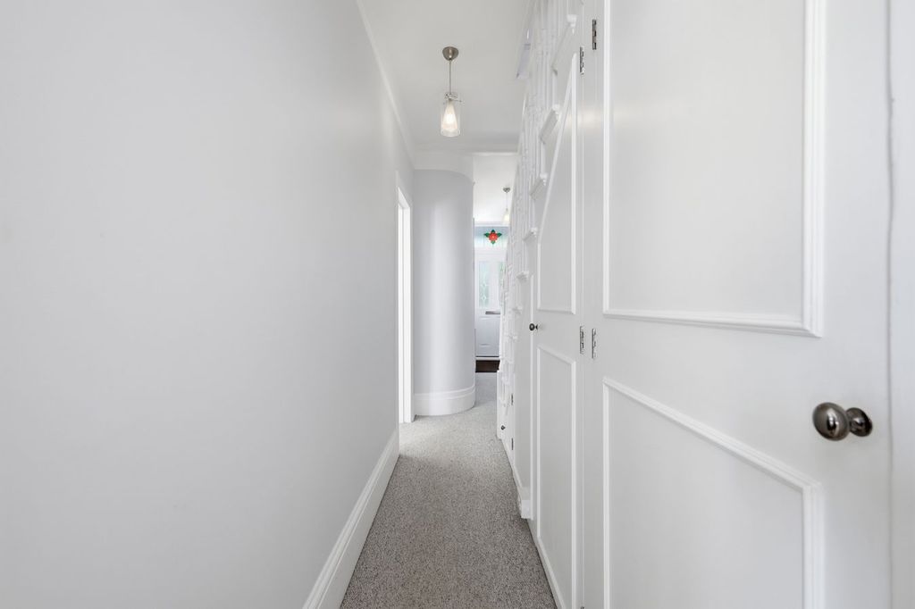 Property photo 2 of 30