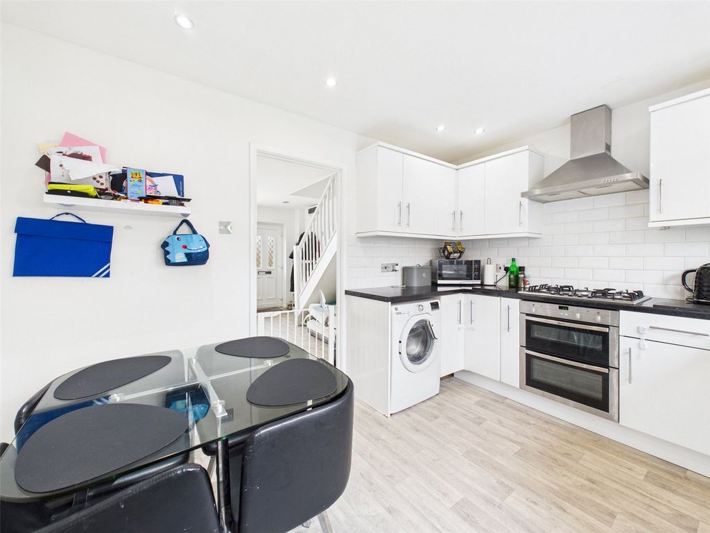 Property photo 2 of 7 Picture No. 12