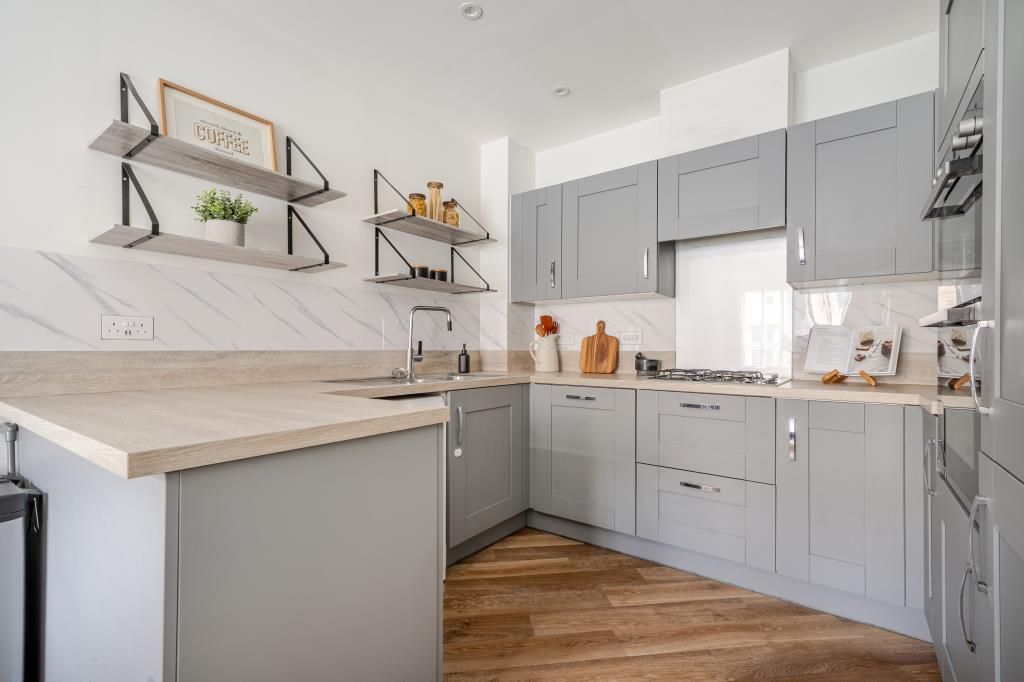 Property photo 3 of 21 Kitchen