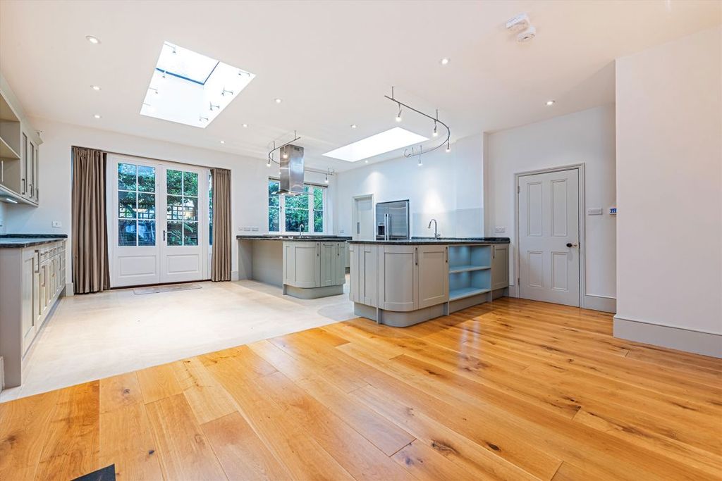 Property photo 1 of 5