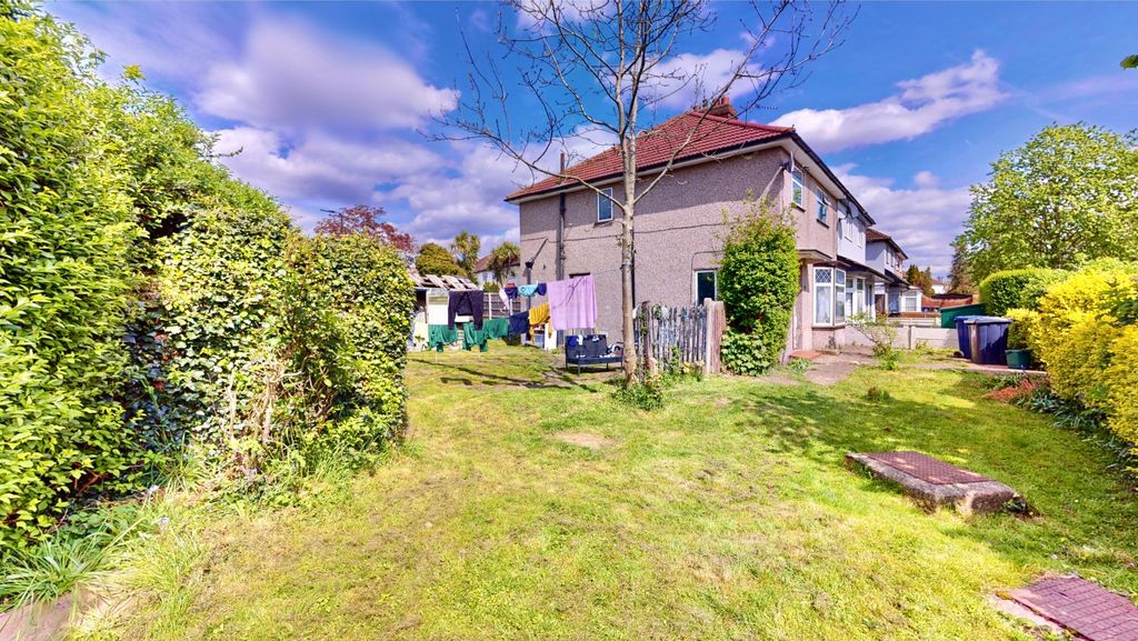 Property photo 1 of 33 Picture No. 12