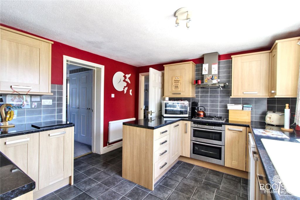 Property photo 2 of 16 Picture No. 11