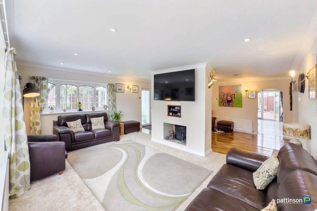 Property photo 2 of 33
