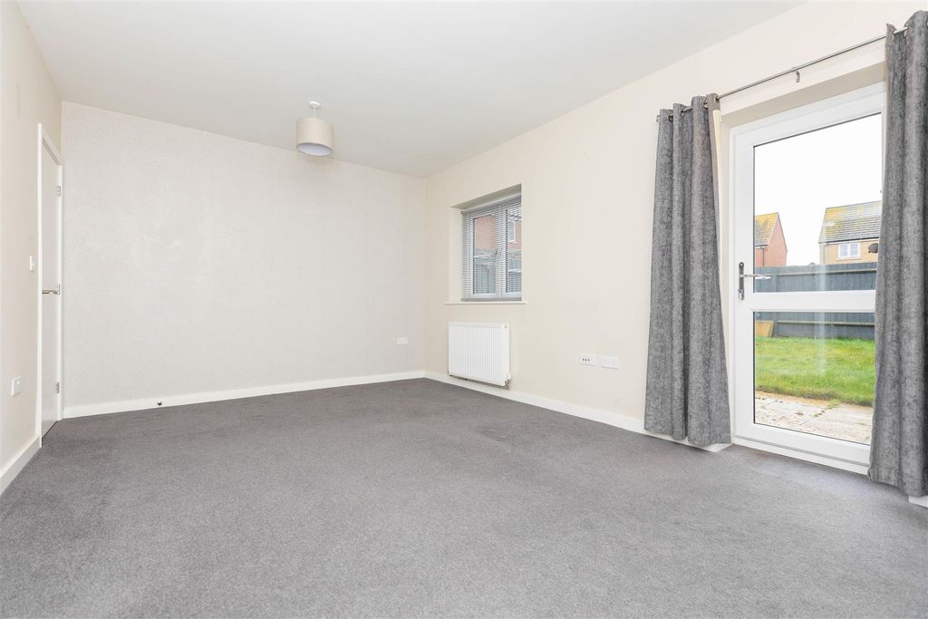 Property photo 2 of 13 Lounge