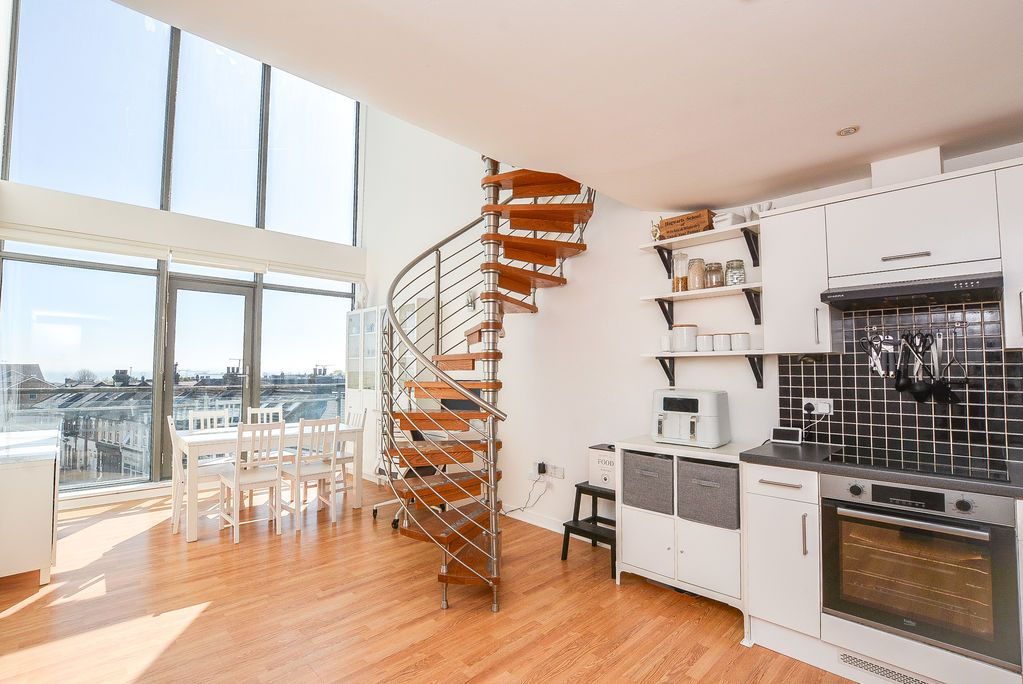 Property photo 2 of 12 Photo 3