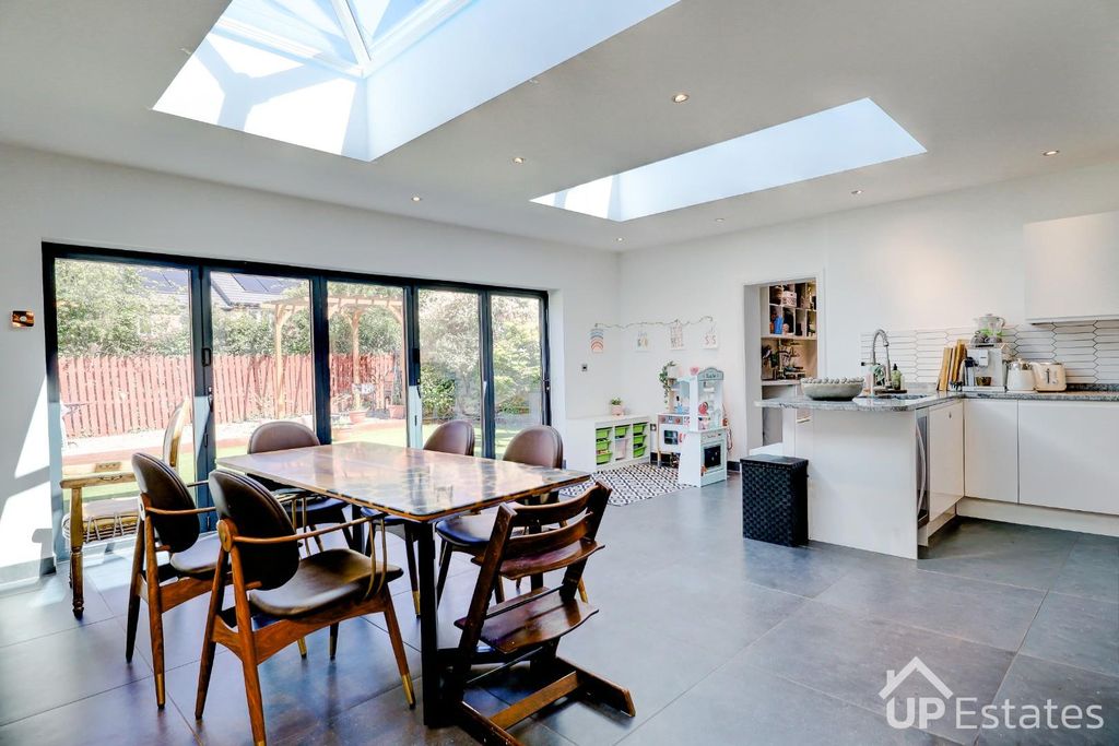 Property photo 3 of 30