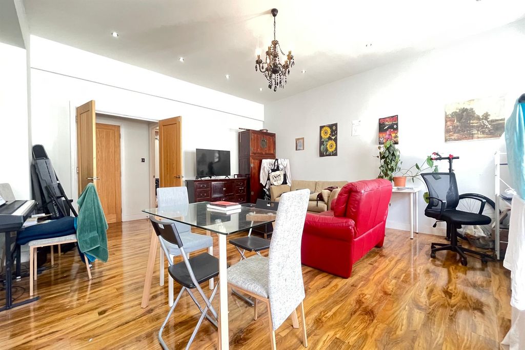 Property photo 1 of 17 (Main)