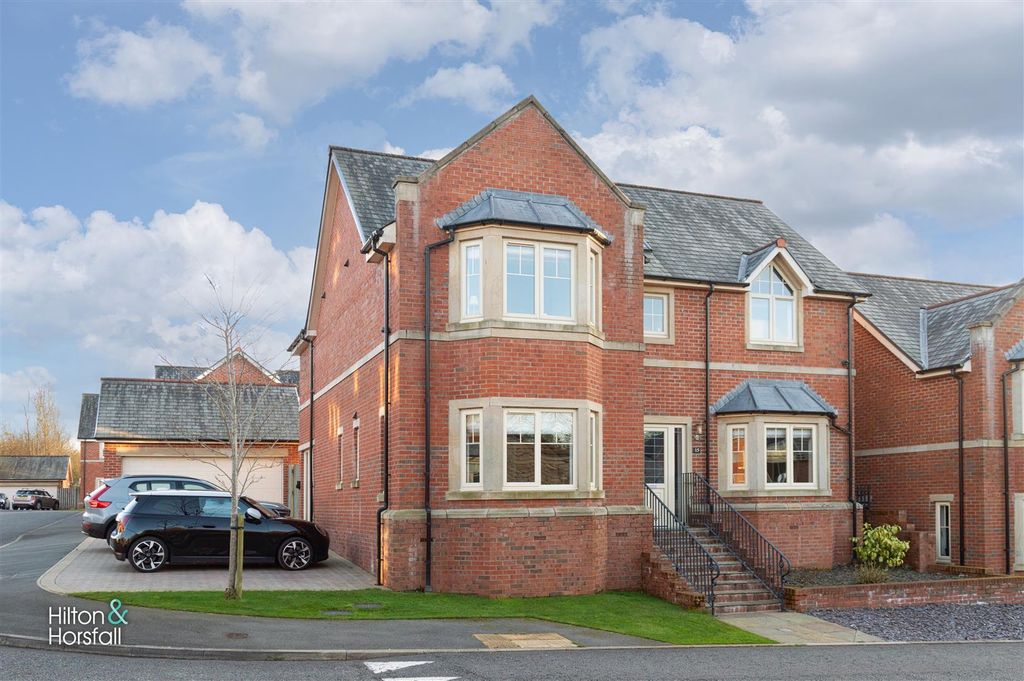 Property photo 1 of 22 Grenfell Gardens