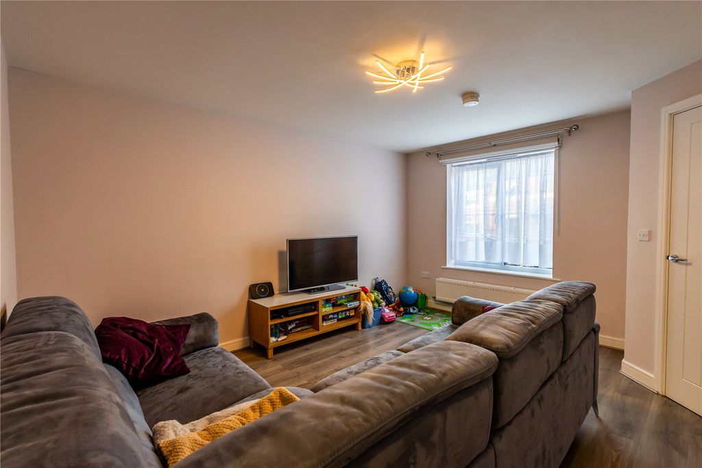 Property photo 3 of 34 Picture No. 10