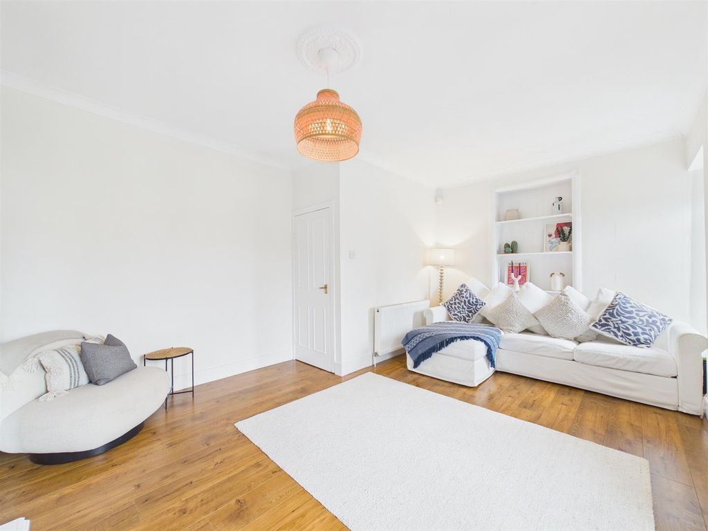 Property photo 3 of 12 Cam03782G0-Pr0259-Still030_Alt.Jpg