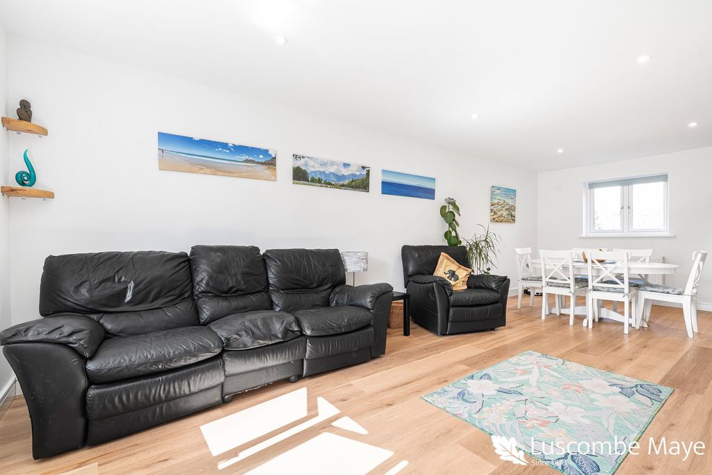 Property photo 3 of 31