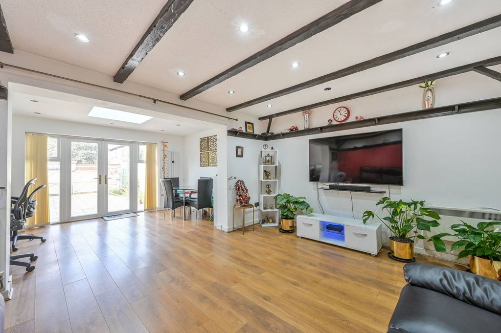 Property photo 2 of 12