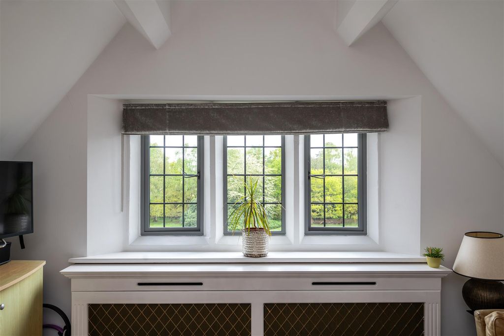 Additional image 27 of 2 bed flat for saleStuart Way, East Grinstead RH19