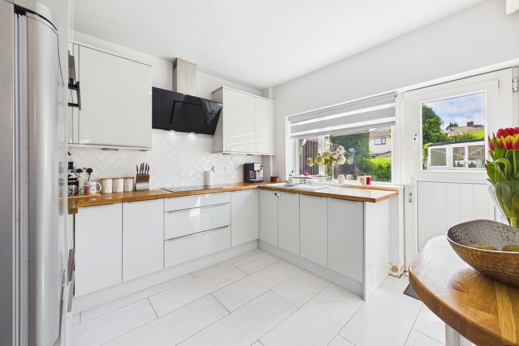 Property photo 2 of 18 Kitchen