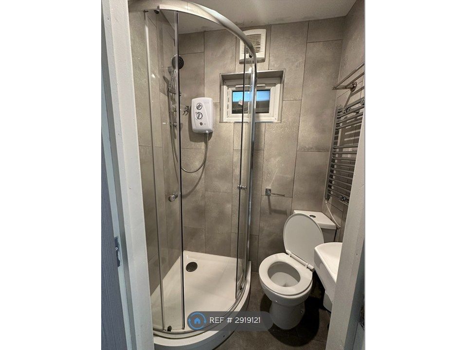Property photo 2 of 7 Bathroom