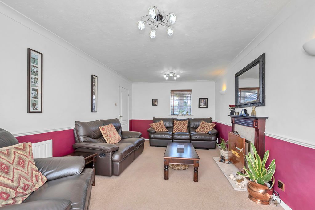 Property photo 3 of 28 Sitting Room