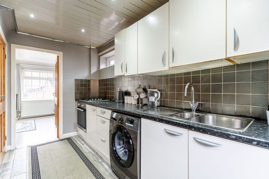Additional image 6 of 3 bed detached house for saleBriar Close, Heckmondwike WF16