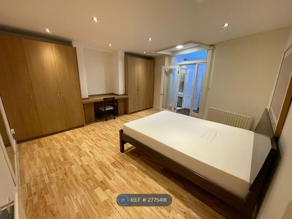 Property photo 2 of 16 Bedroom 1
