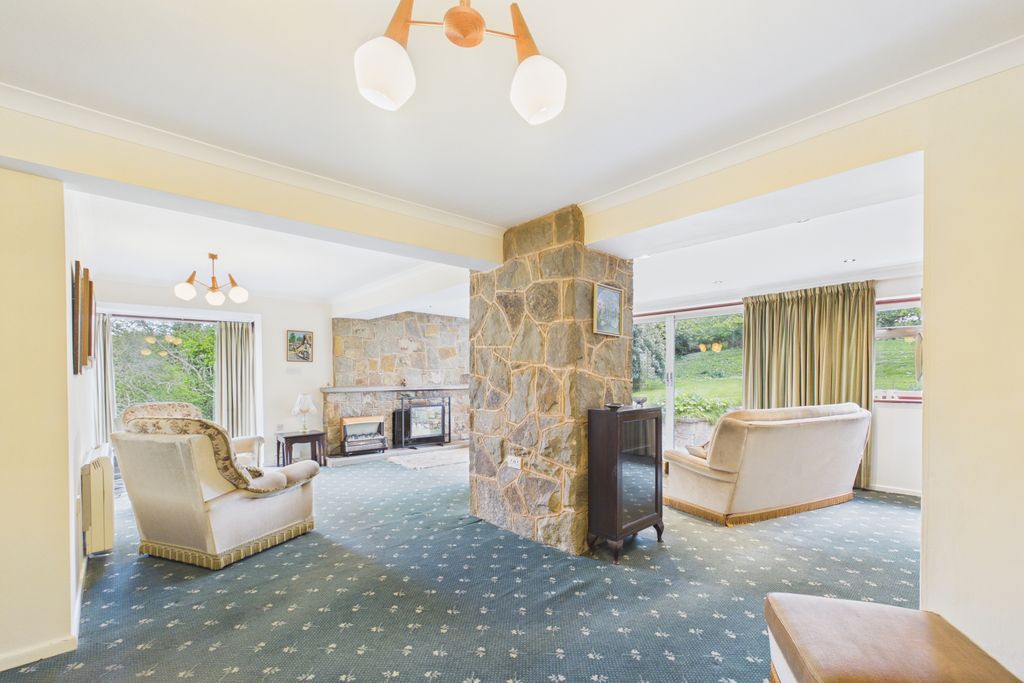 Property photo 2 of 32 Picture No. 15