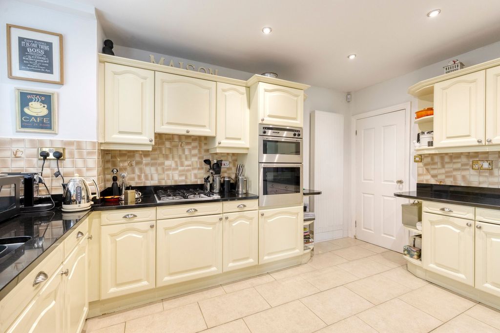Property photo 3 of 52