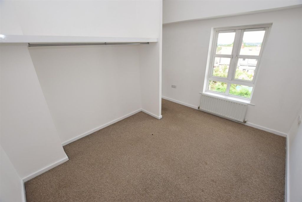 Property photo 3 of 6 4198353