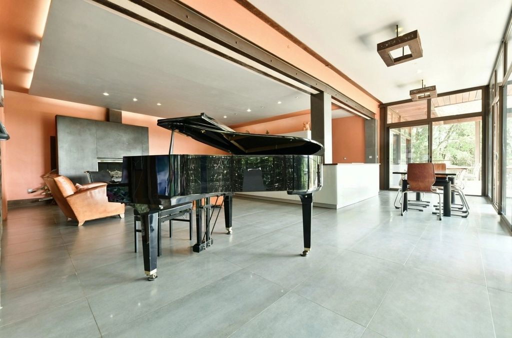 Property photo 2 of 30