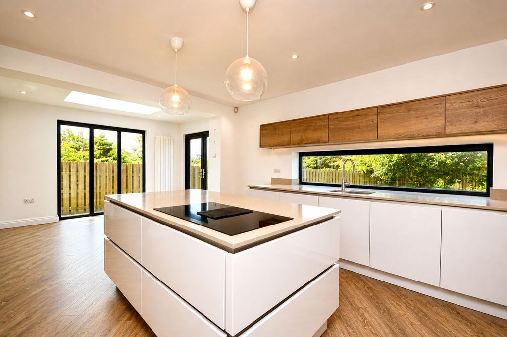 Property photo 3 of 28 Kitchen/Diner