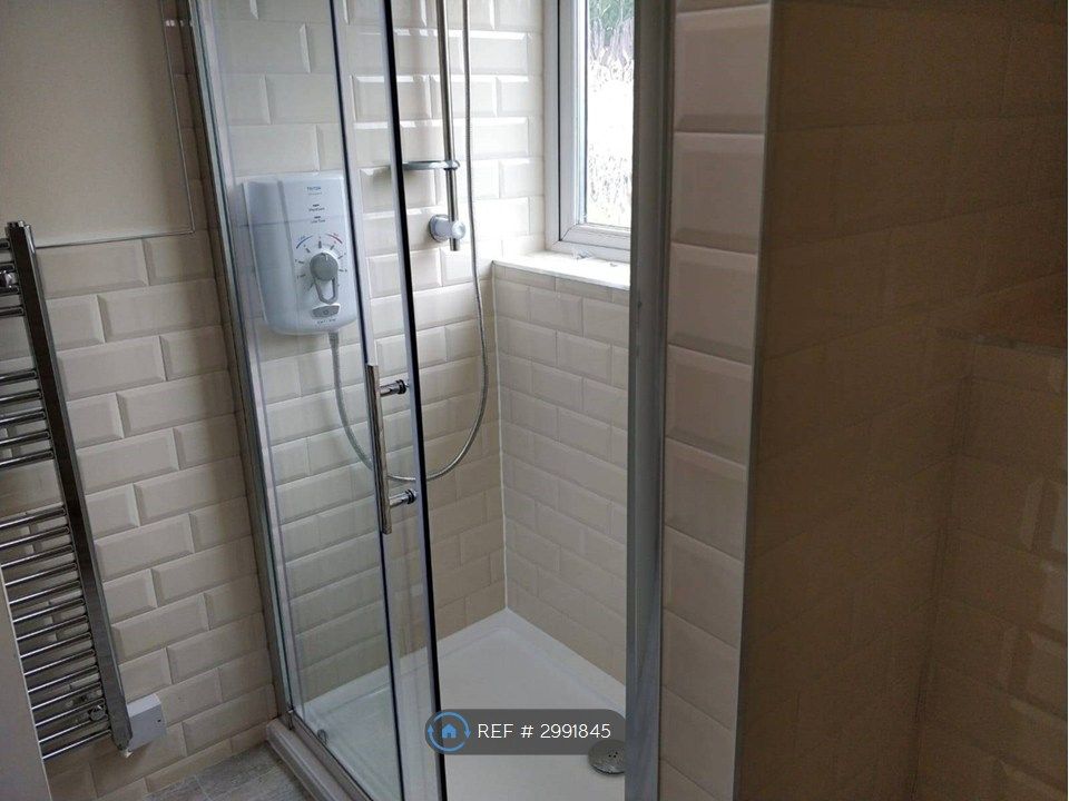 Property photo 3 of 8 Bathroom Shower Cubicle