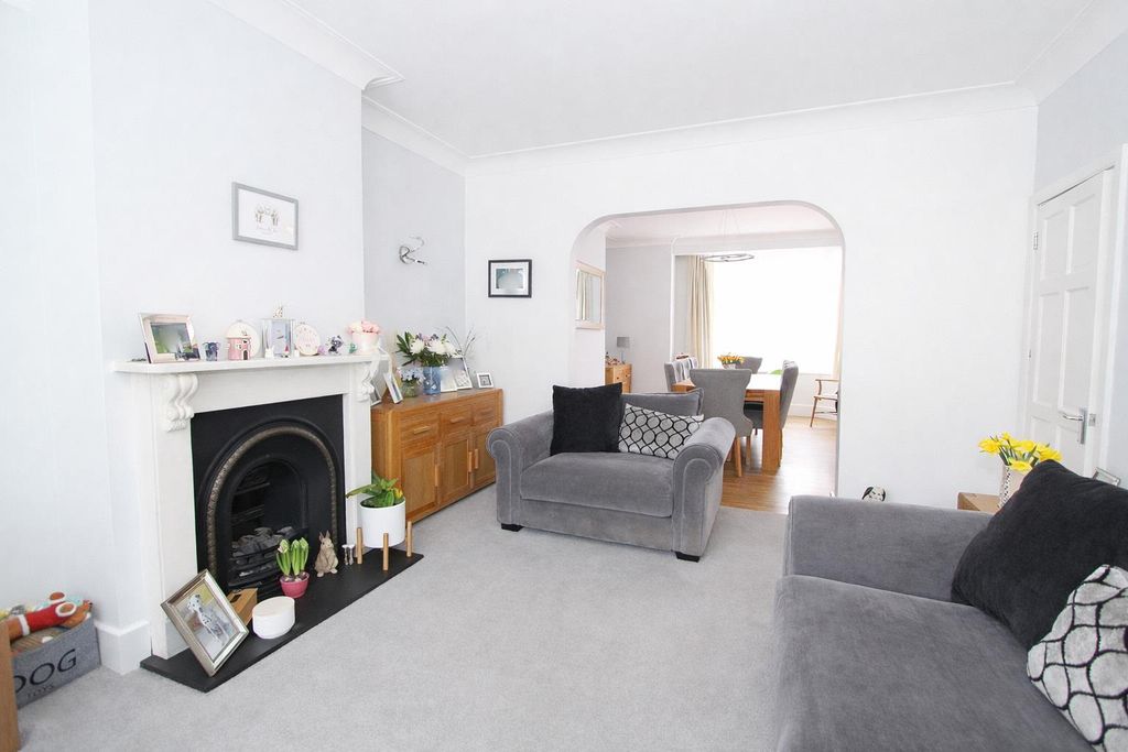 Property photo 2 of 28 Lounge B.Jpg