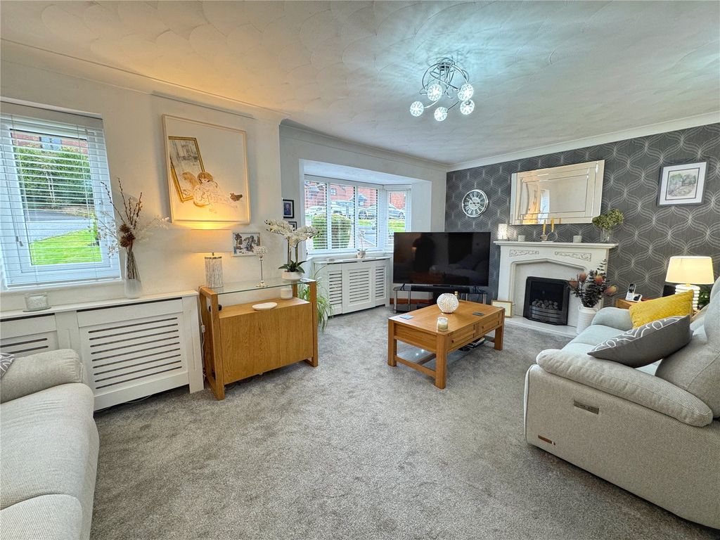 Property photo 2 of 25 Spacious Lounge