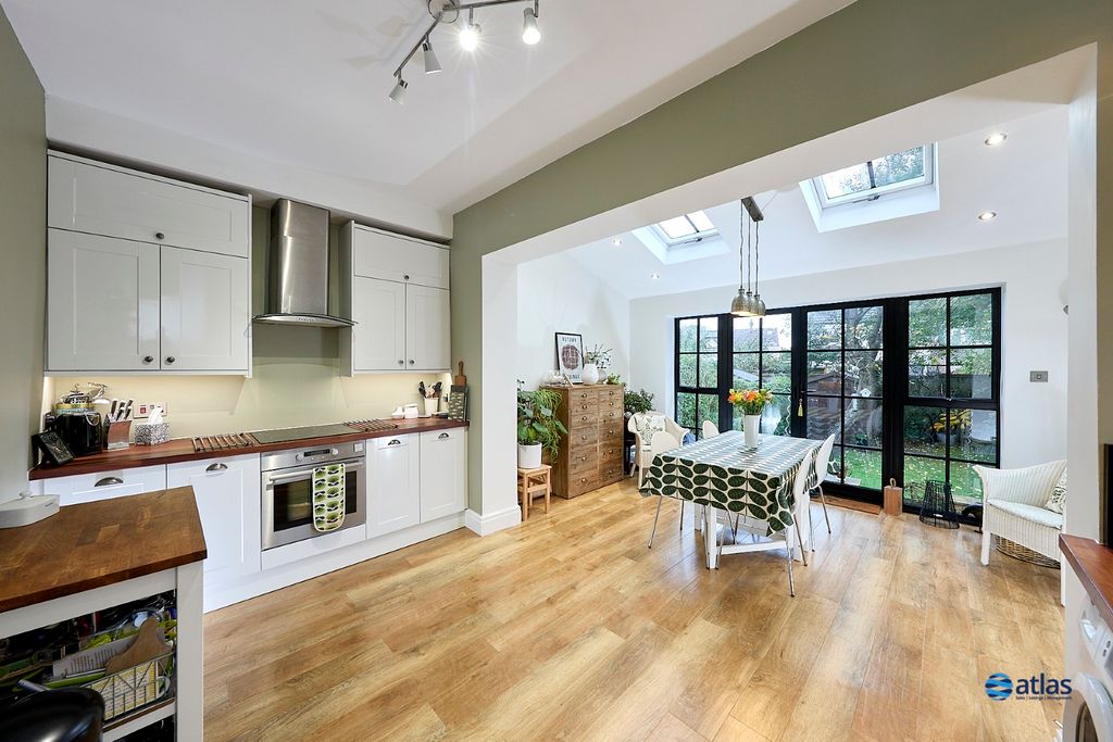 Property photo 2 of 19 Kitchen/Dining Area