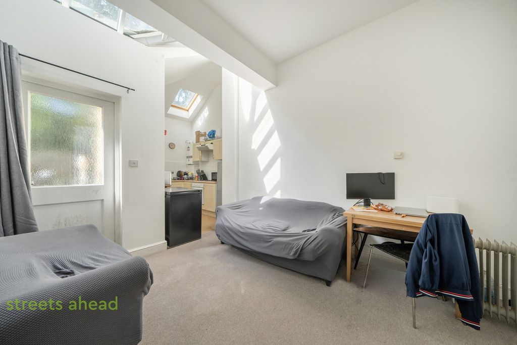 Property photo 2 of 13 A916463c-315d-445...