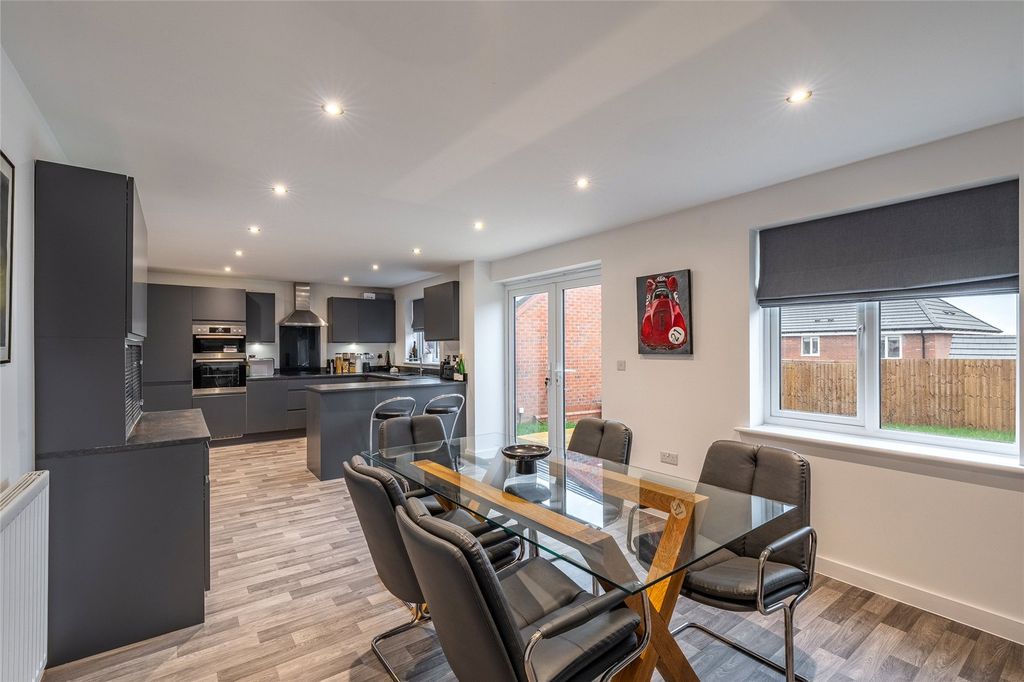 Property photo 2 of 41 Picture No. 39