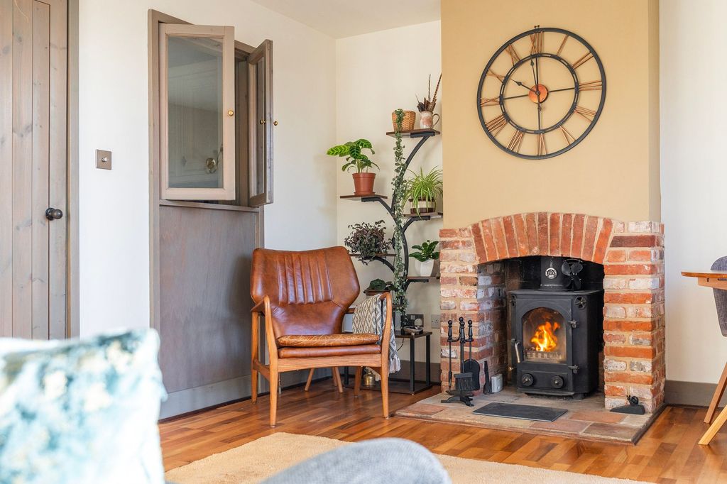 Property photo 2 of 28