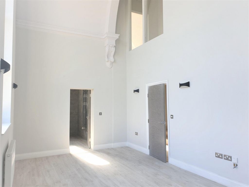 Property photo 3 of 11 Living Room