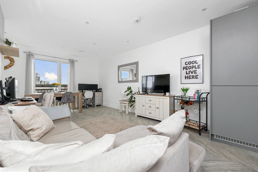 Property photo 2 of 26