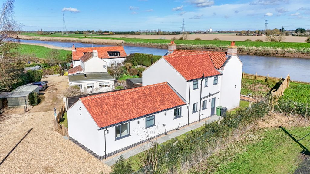 Property photo 2 of 30 4932403