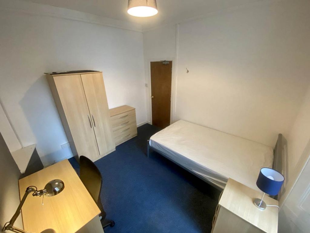 Property photo 2 of 16 Bed 1