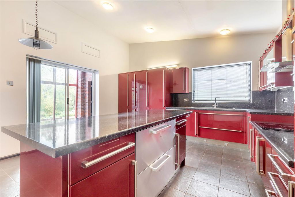 Property photo 3 of 47 8666455-Interior05.Jpg