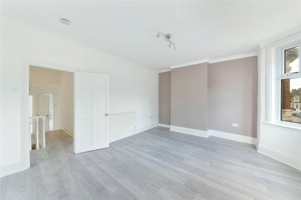 Property photo 2 of 12 Picture No. 06